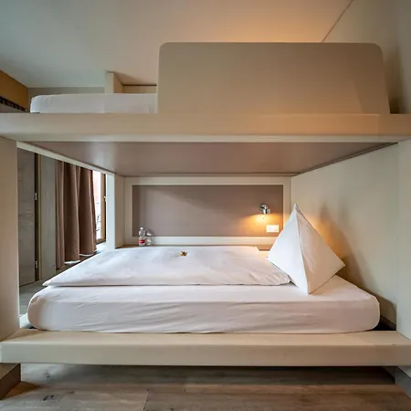 Hotel Piz 3*
